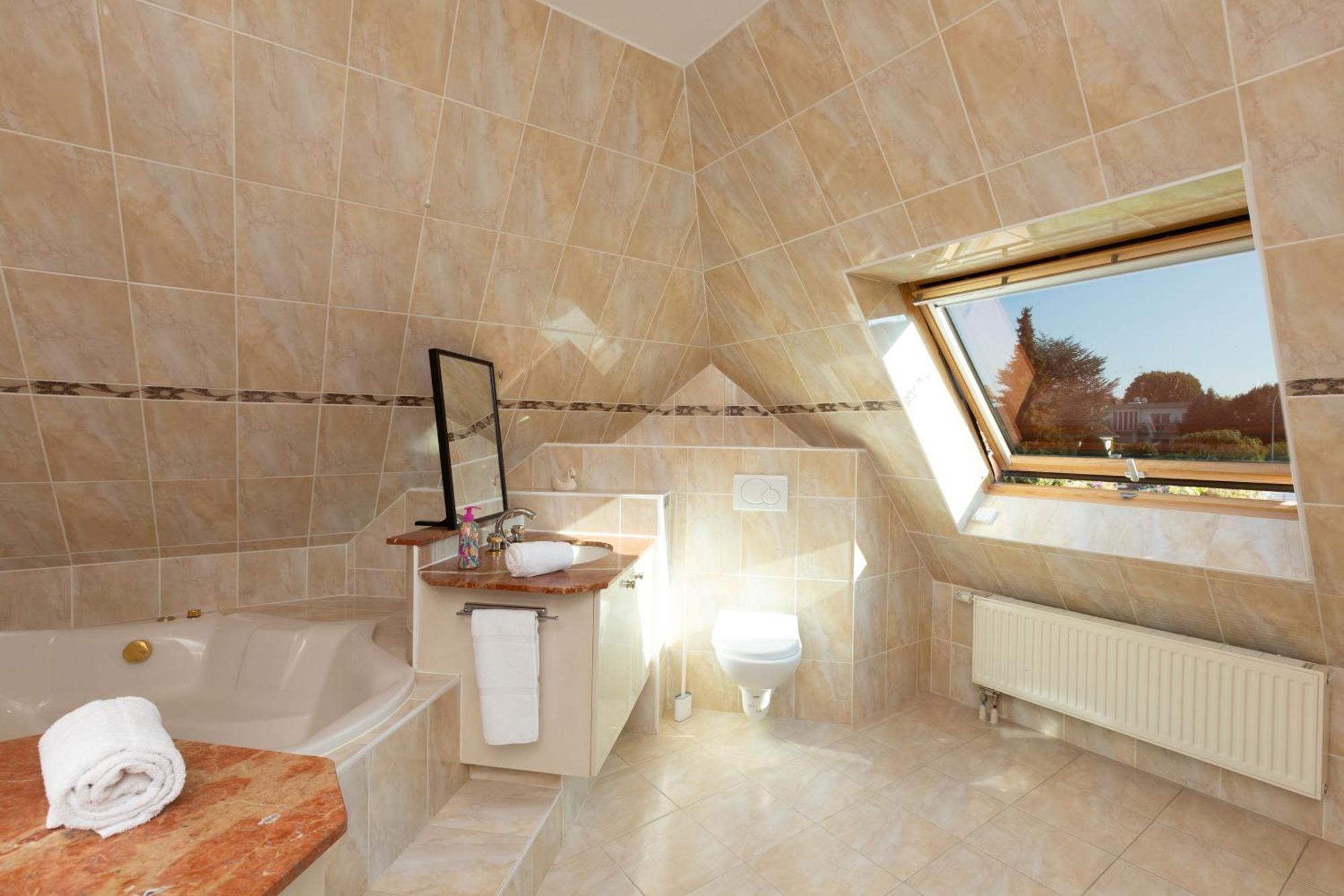 Gites Spa Strasbourg - Villa Ours - Spa Prive, Sauna, Borne D'Arcade, Babyfoot Ittenheim Ngoại thất bức ảnh